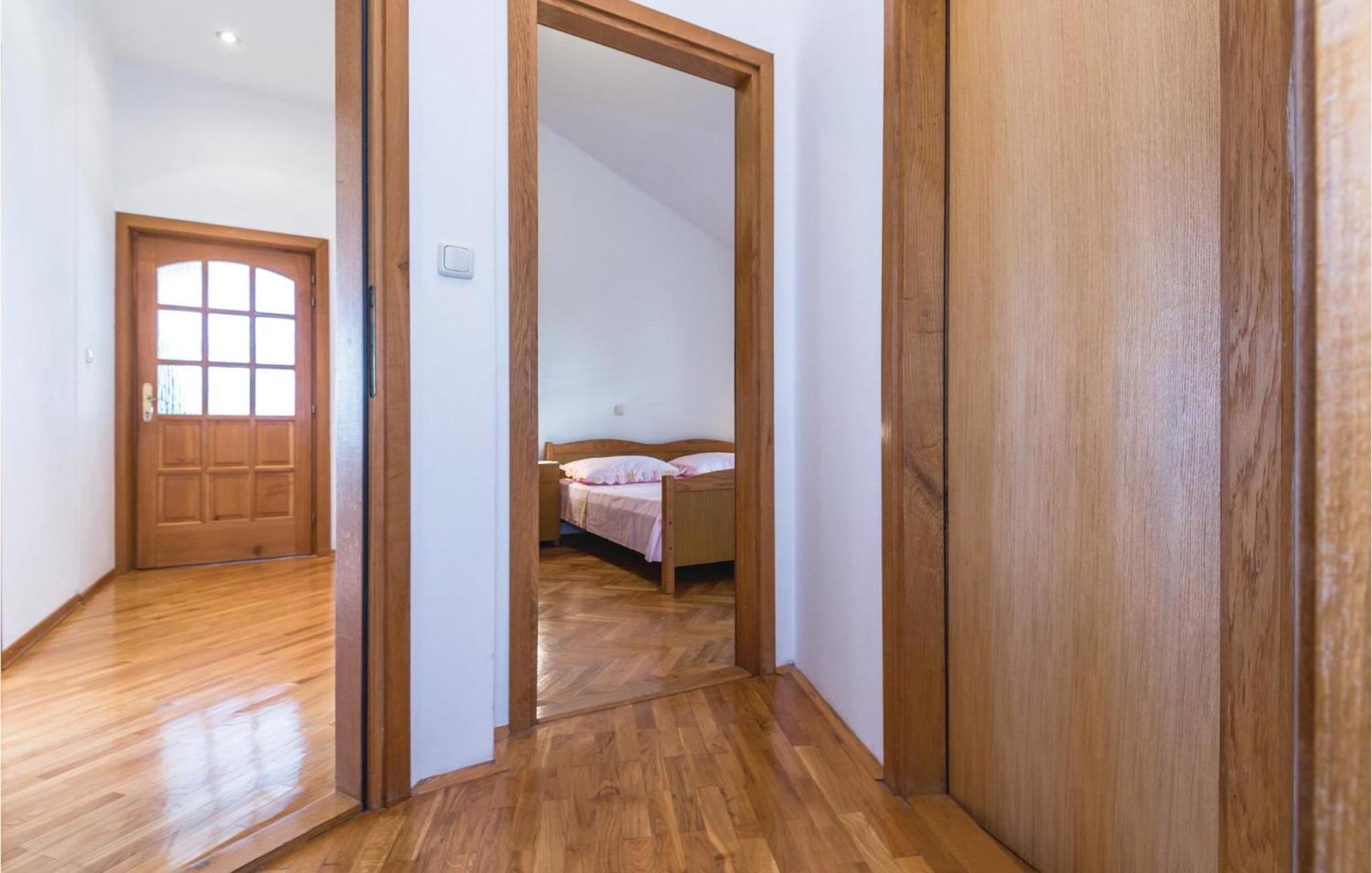 3 Bedroom Amazing Apartment In มาคาร์สกา ภายนอก รูปภาพ